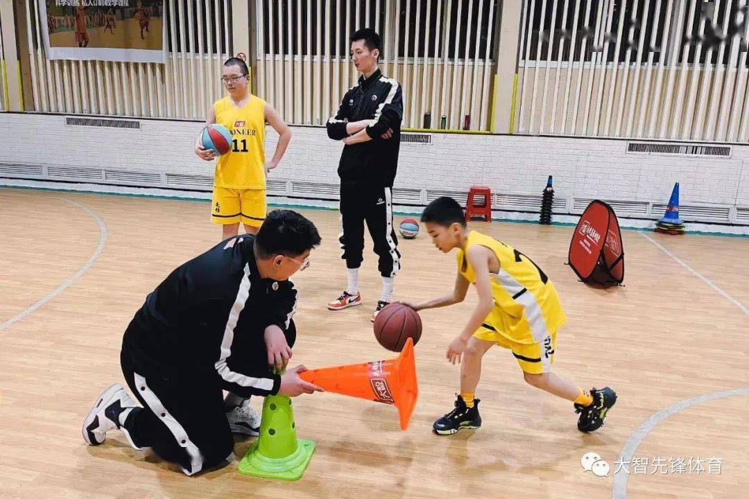 如何通过冥想放松提升篮球比赛中的专注力?_1