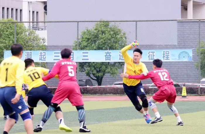 篮球一周体能训练计划表怎么写的_2